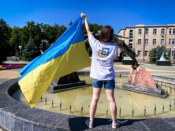 Razom Grants: “ZVICHAYNI LUDI” – Extraordinary Kindness of the Ordinary People