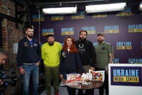 RAZOM у співпраці з компанією FEST розробили індивідуальний раціон для екстремальних умов «Космічна їжа». 