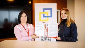 Razom and Ukrainian mail carrier “Nova Poshta” – now working together to victory!